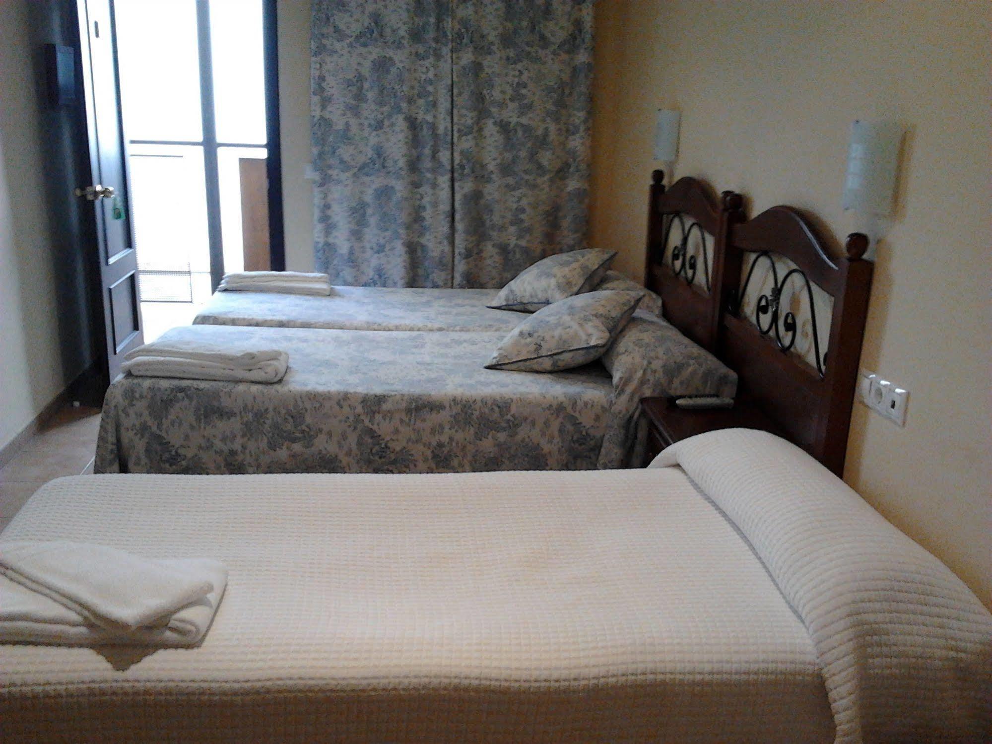 Hostal Azahar Cordova Esterno foto