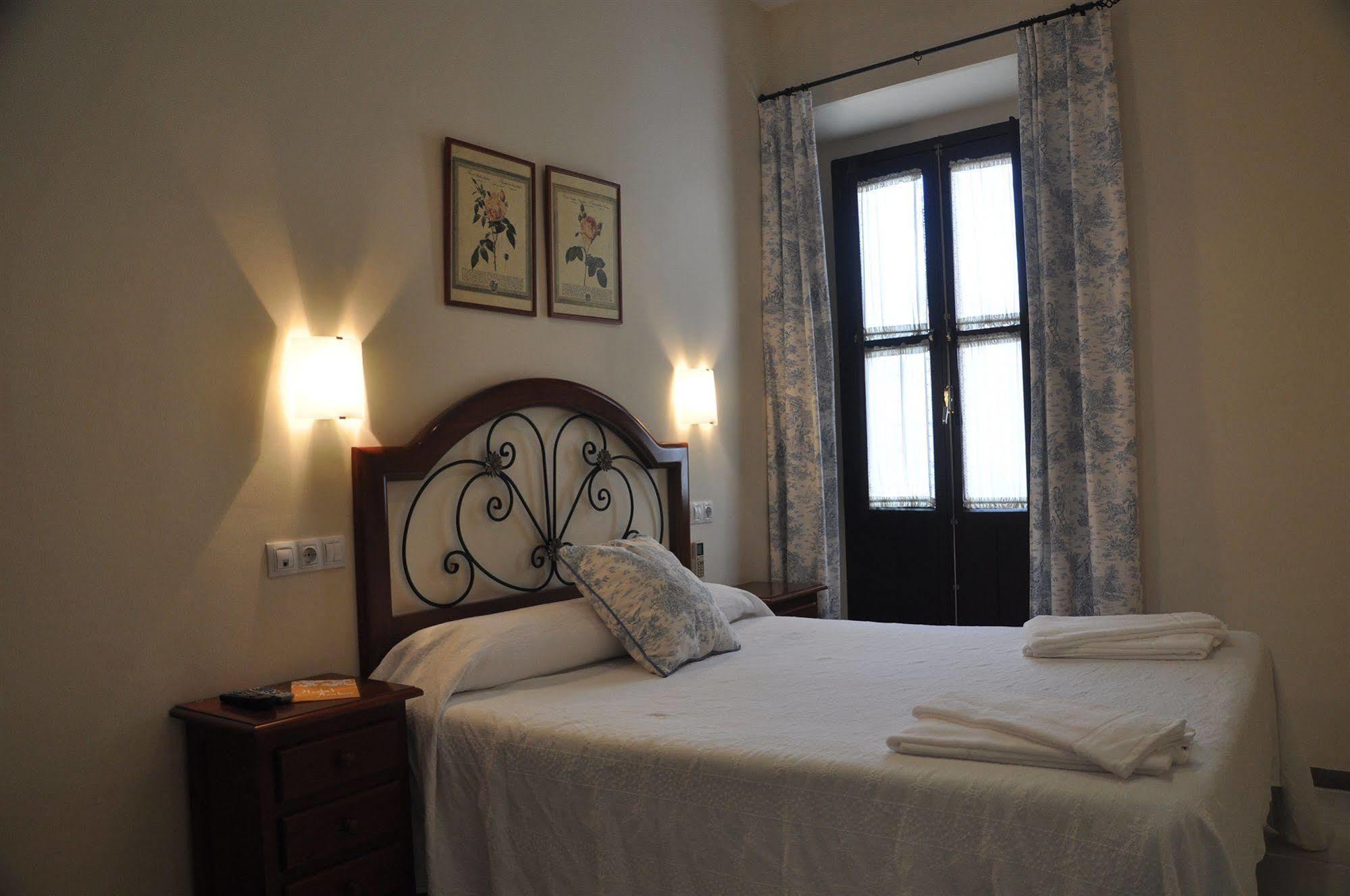 Hostal Azahar Cordova Esterno foto