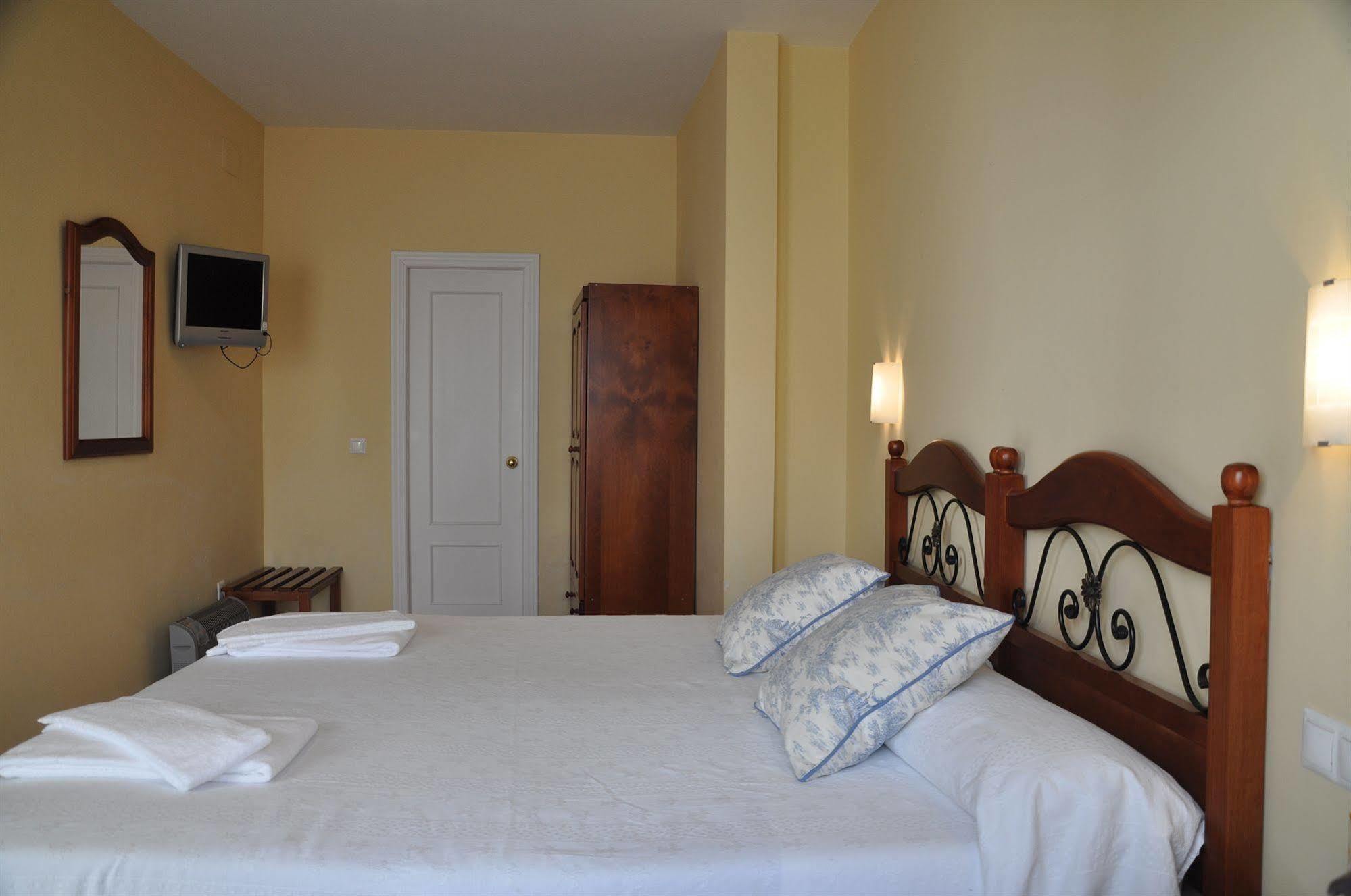 Hostal Azahar Cordova Esterno foto